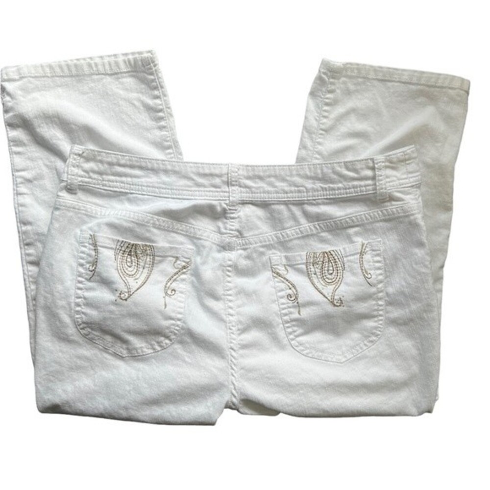 Chico's White Embroidered Capri Pants size 2 / size 12
